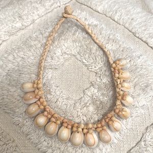 POLYNESIAN TRIBAL SHELL CHOKER